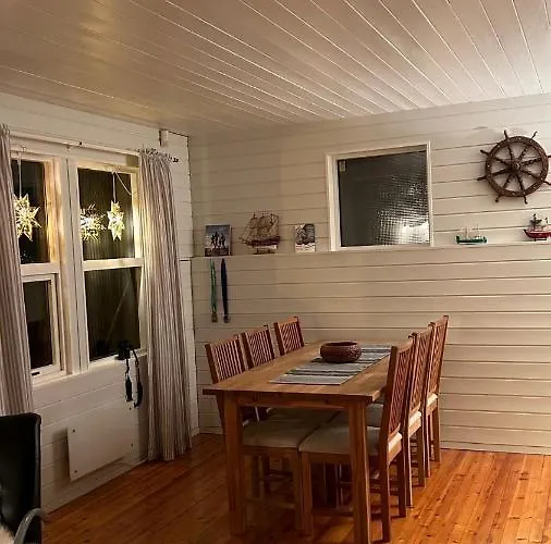 Cozy Little House In Apartmán Tromsø