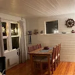 Cozy Little House In アパート トロムソ
